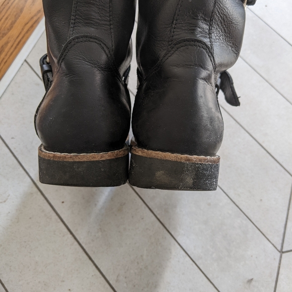 Very Good Used condition Roots Boots size 9 - Picture 5 of 10